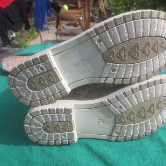 Women's Canvas Casual Boots with Crochet Side Styling Accent - Size 7. - Picture 13 of 14